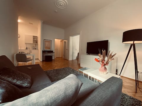 Top Airbnb: Bright 2-room apartment in a central premium location in Zentrum Nord
