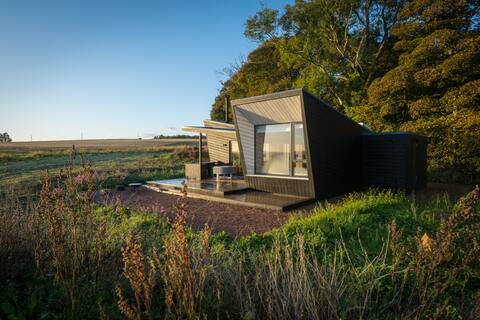 Creative HideAway with views, peace and comfort