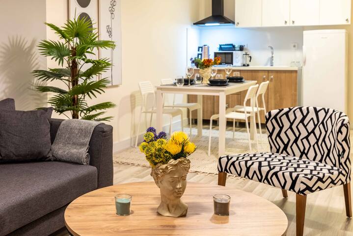 Gorgeous Apartment at Taksim with 3 Bedrooms gallery image 4