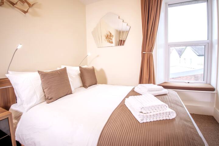 Fantastic 4 bedroom apartment with parking gallery image 5