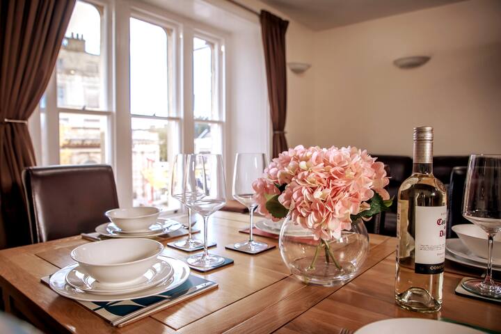 Fantastic 4 bedroom apartment with parking