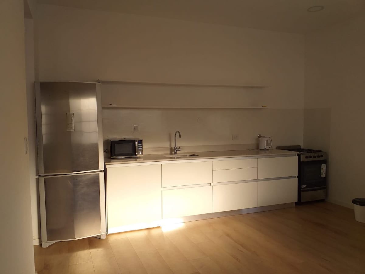 Airbnb con mejor rendimiento: A bright house with a wooded garden and garage en Partido De La Plata