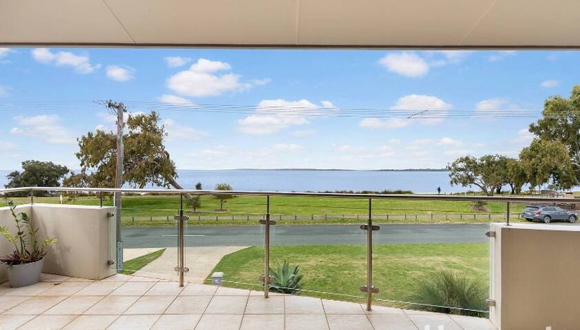 ShoreView Falcon with pool