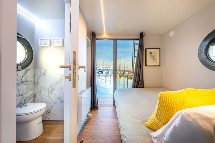 The Homeboat Company managed Airbnb listing 1