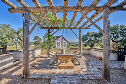The Union Hill House *Outdoor Hot Tub*
