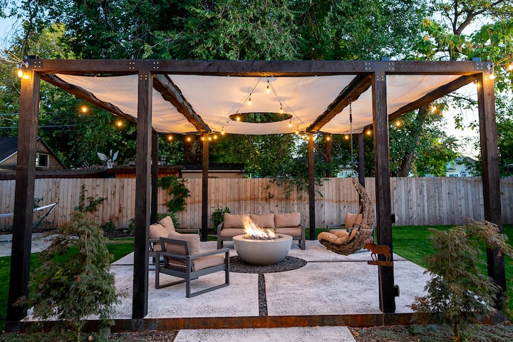 Stunning SLC House w/ Hot Tub and Fire Pit!