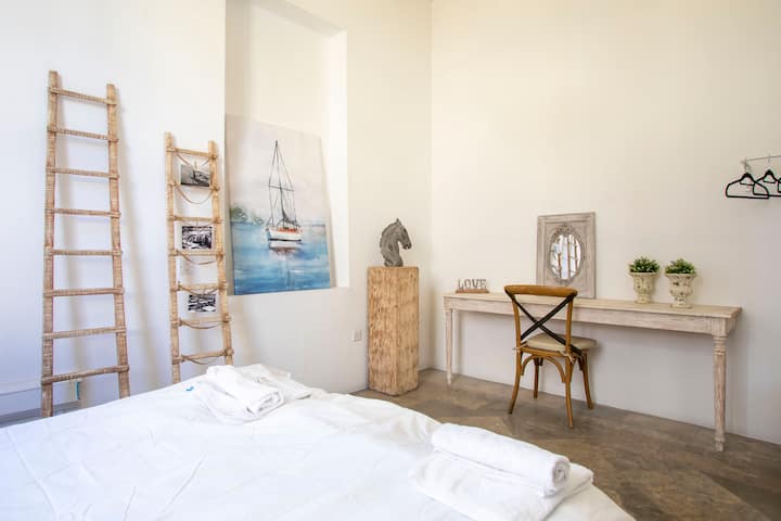 غرفة نوم 3 في الطابق الثاني مع سرير مزدوج واحد