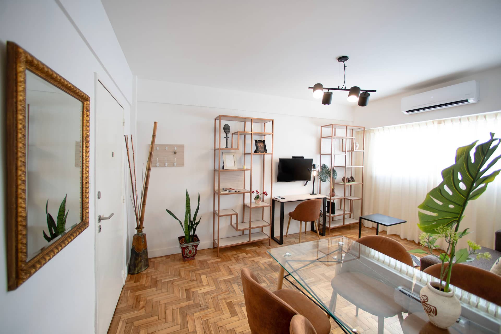 Apartment with bedroom and desk in Recoleta