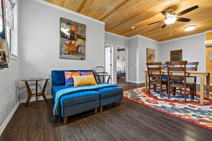 Главниот дневен простор нуди доволно простор и прекрасен поглед кон хоризонтот.