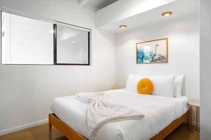 Chumba cha kulala 3  na kitanda cha malkia. 