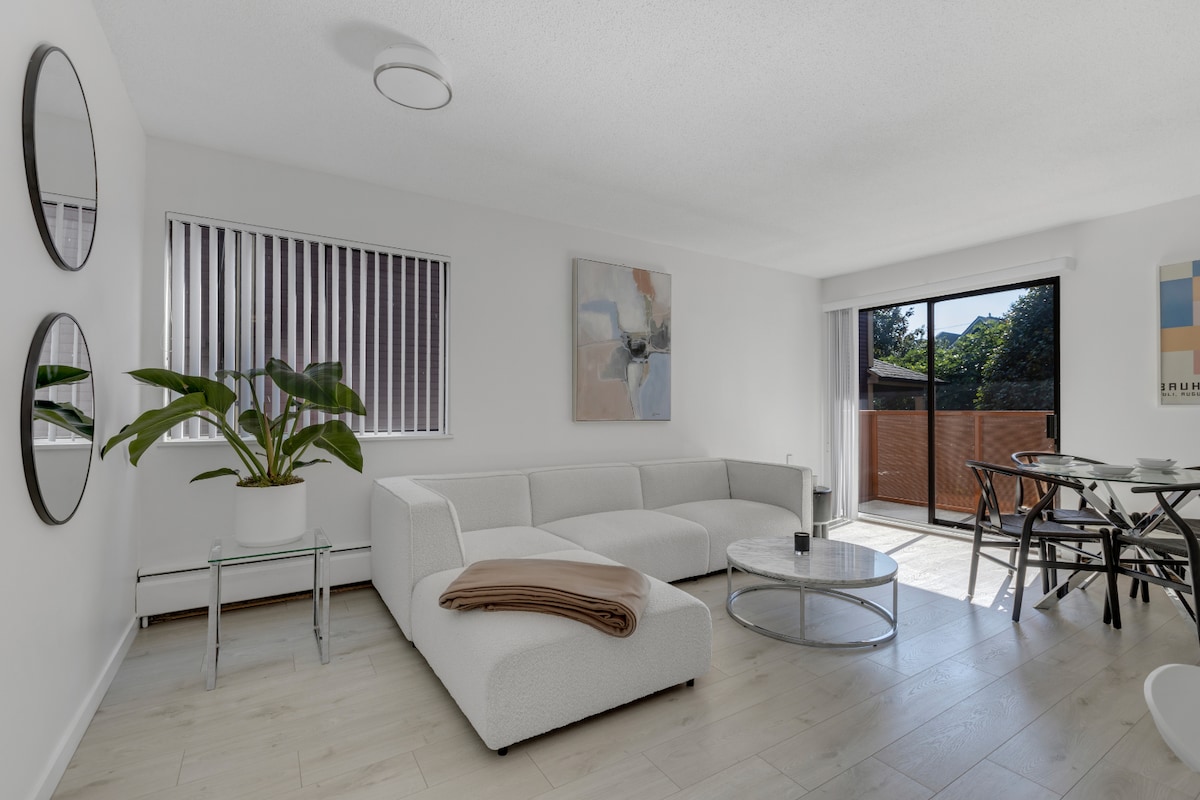 Chic 1-Bedroom Apartment in Ideal Location