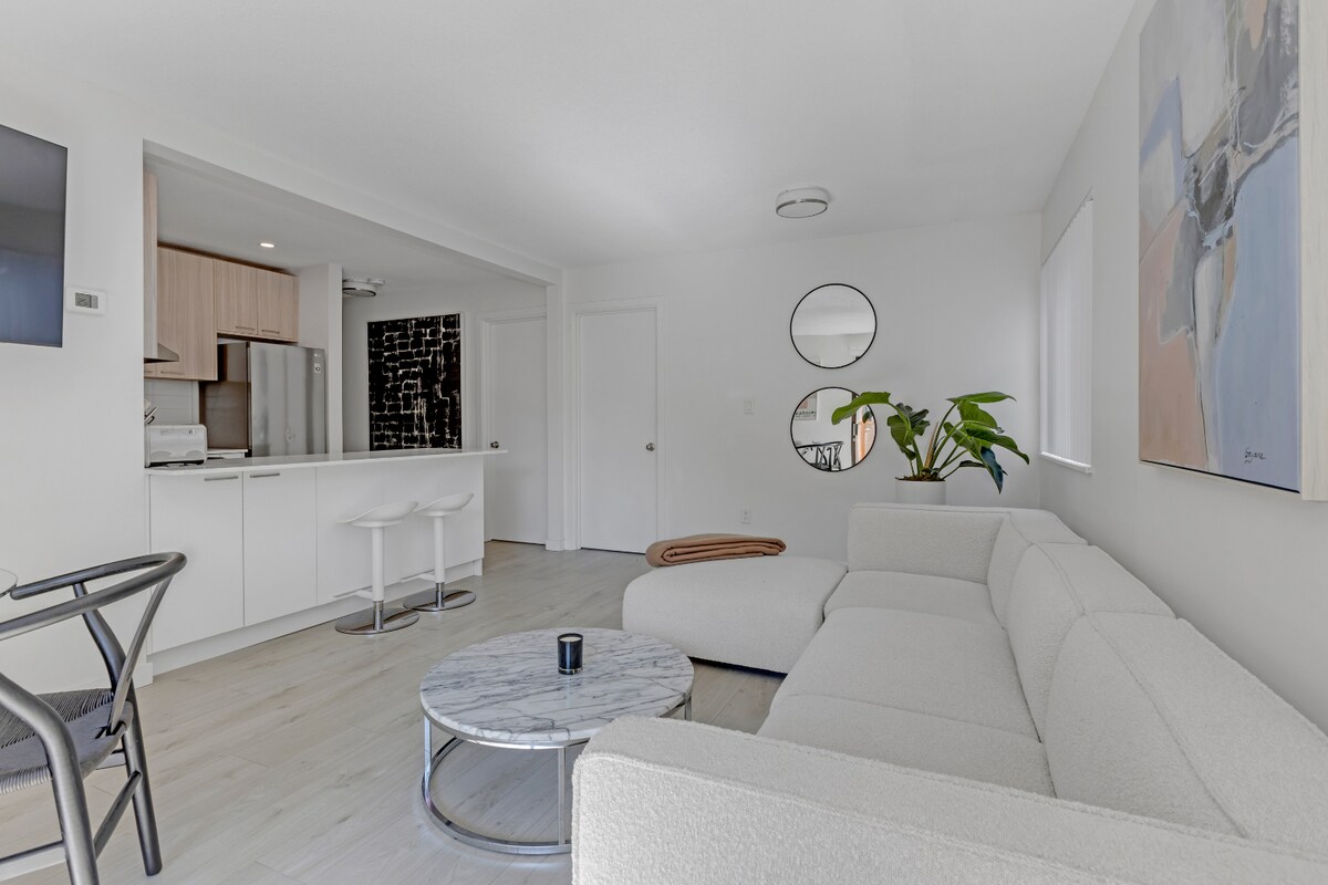 Chic 1-Bedroom Apartment in Ideal Location