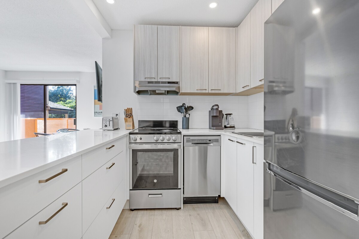 Chic 1-Bedroom Apartment in Ideal Location