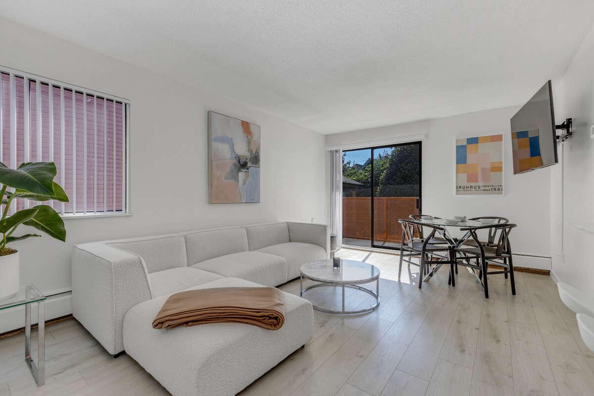 Chic 1-Bedroom Apartment in Ideal Location