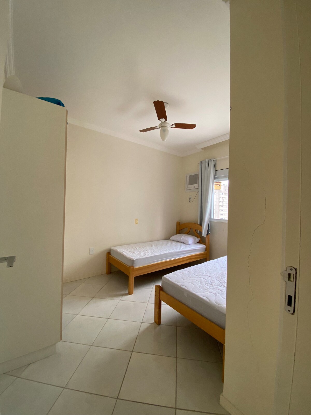 Dhoma e gjumit 02 (me 2 krevate tek)