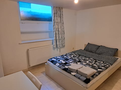 Private apartment 10 min walk from downtown