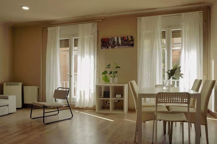 Cozy 3-bedroom Apartment/plaza España - Barselona