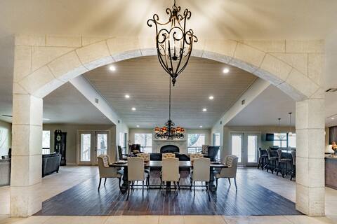 Mustang Meadows: Luxury Texas Hill Country Retreat
