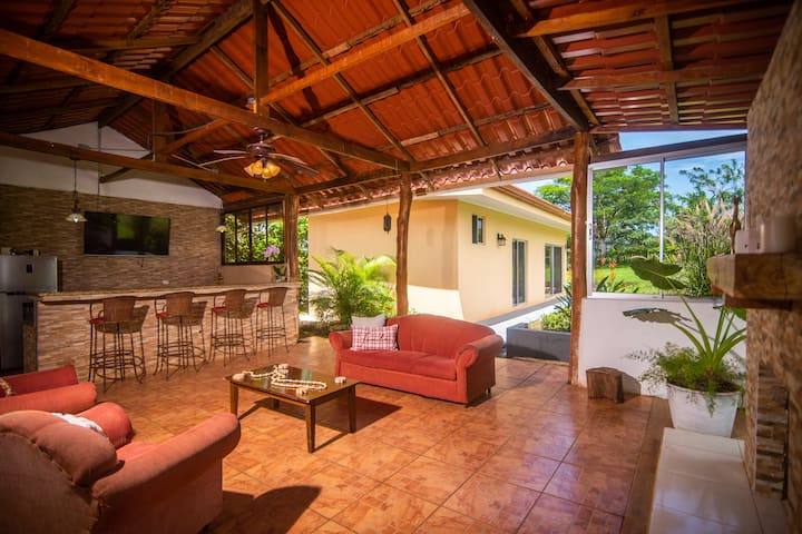 Hermosa Casa De Campo Con Piscina. - Costa Rica