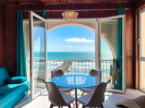 Athena Seafront Apartment, Parking & Pool