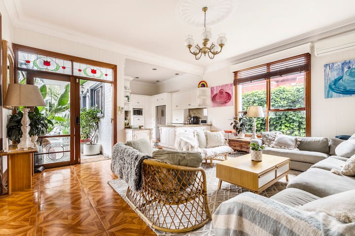 Windsor Manor: Edwardian charm, centrally located