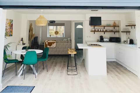 2 bed detached home in Bromley