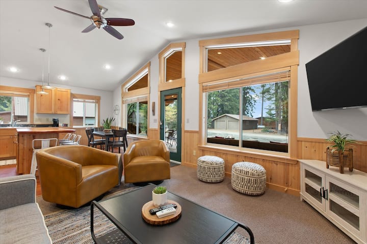 Priest Lake Family Cabin W/ Private Beach Access - Priest Lake State Park, Coolin
