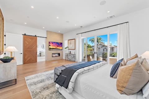 Luxury 4Bedroom home only 2 blocks from the beach!