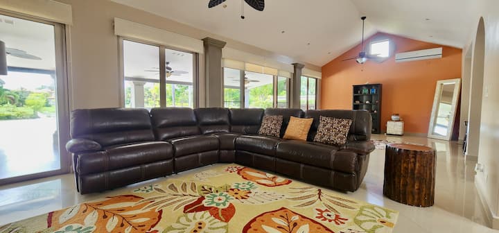 Luxury 4br Villa + Guesthouse & Pool @Buenaventura - Panama