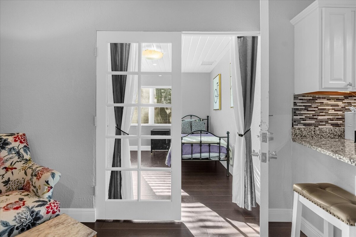 Pogled na treću spavaću sobu iz dnevnog boravka.