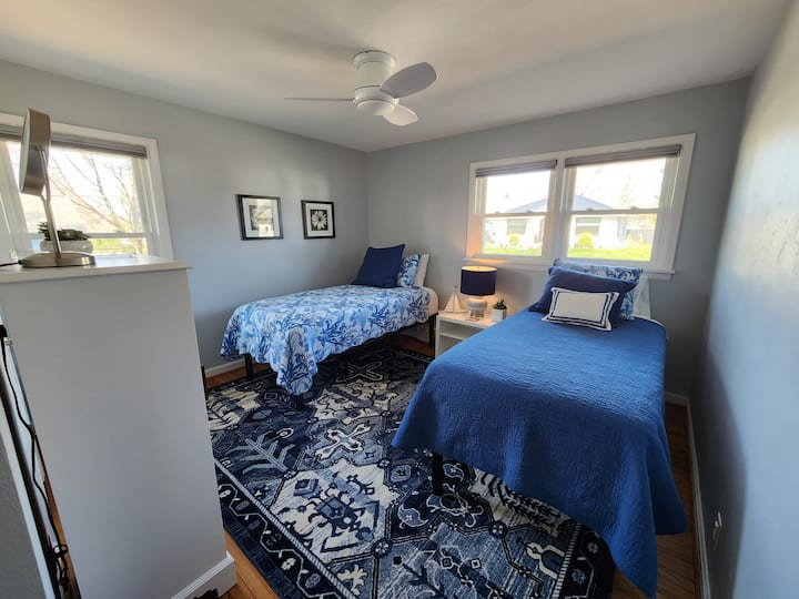 חדר שינה זוגי עם ארון משותף 