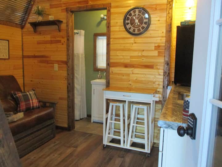 Lil' Minnow Cottage Cabin - Truman Reservoir, MO
