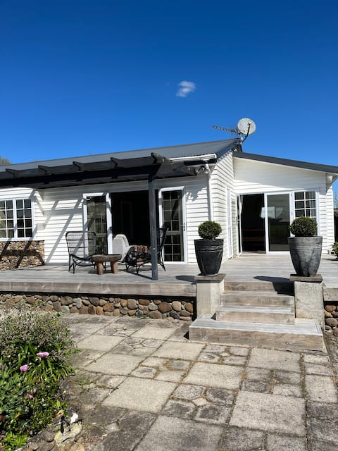 Cottage style 5 bedroom home