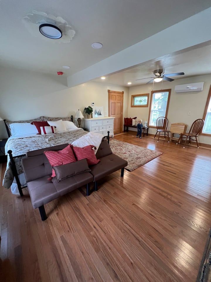 Brewer's House “Sunrise Lower” 1 Bedroom Downtown Houses for Rent in