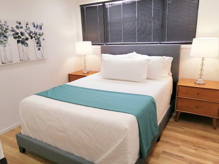 Dormitorio 2, Queen, armario espacioso y mucha luz durante el día.