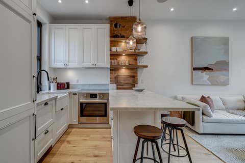 Popular Airbnb listing: Luxury House In Historic Downtown Neighbourhood in Downtown