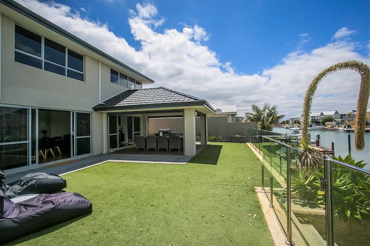 “Chillax House” – Canals, Jetty, and Family Friendly – Sleeps 14 in Luxury gallery image 2