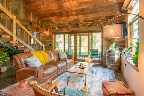 Lakefront Sunset Cabin w/Boats, Spa, FirePit & BBQ