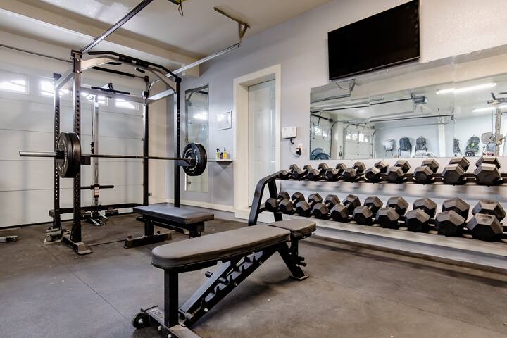 Insta-worthy Vegas Mansion – 12 Mins from Strip gallery image 4