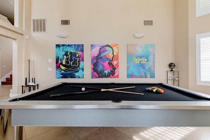 Insta-worthy Vegas Mansion – 12 Mins from Strip gallery image 3