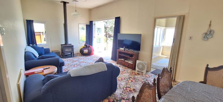 ห้องนั่งเล่นและห้องทานอาหาร