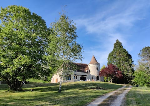 Charming house & park – 2 hours from Paris, near Guédelon