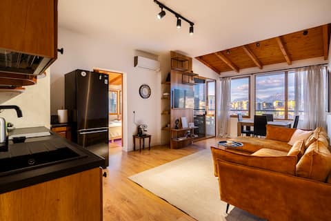 Top performing Airbnb: Amazing Top Floor Apartment in the City Center in Njësia Bashkiake Nr. 1