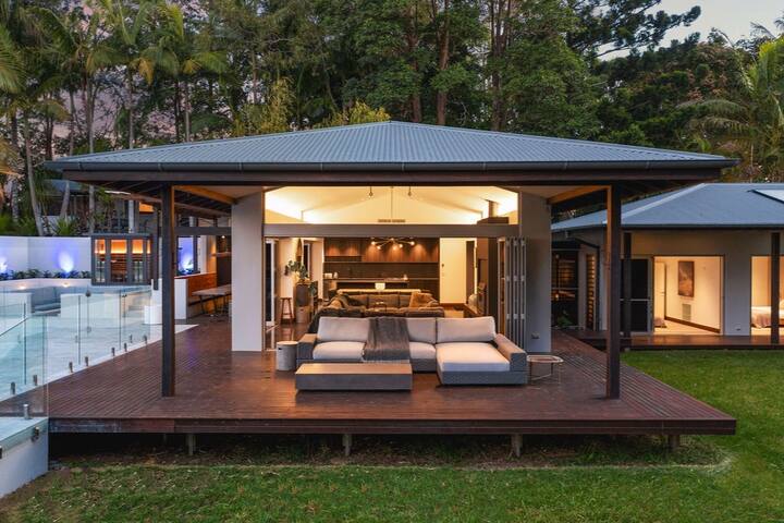 Temple First Light 8 Bedroom luxury Retreat gallery image 2