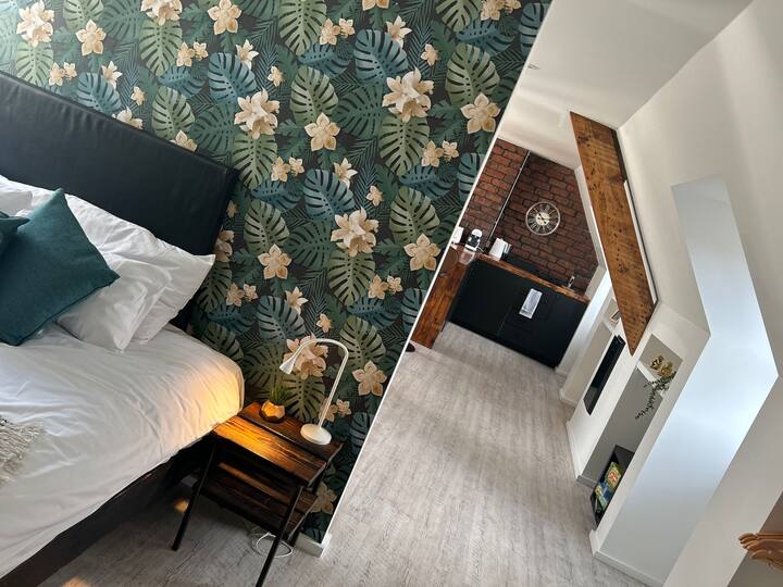 Deluxe Family Apartment Sleeps 6 Hotels for Rent in Rhondda Cynon