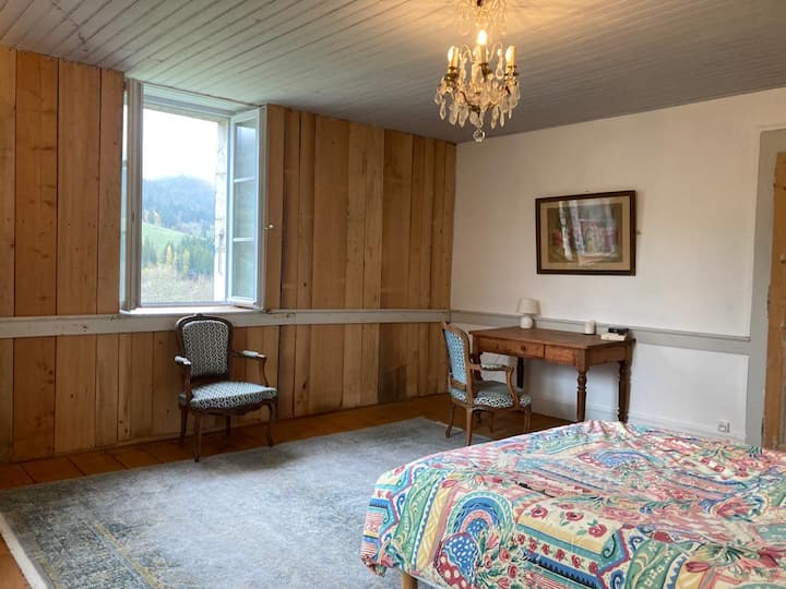 Spálňa 1: 
Na prvom poschodí.
 - Kancelária 