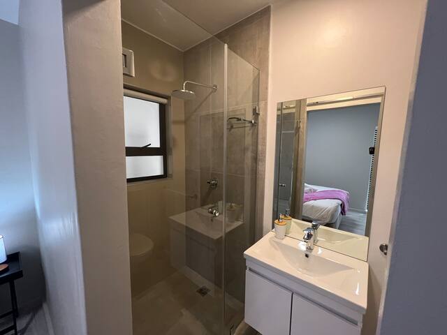 Woodys N Brooks Luxurious apartments 11 gallery image 2