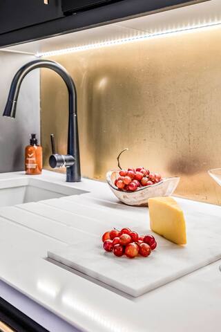 Stylish Chelsea Apartment on King’s Road gallery image 5