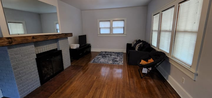 Terre Haute-beautiful 2bd Comfortable Stay - Terre Haute, IN