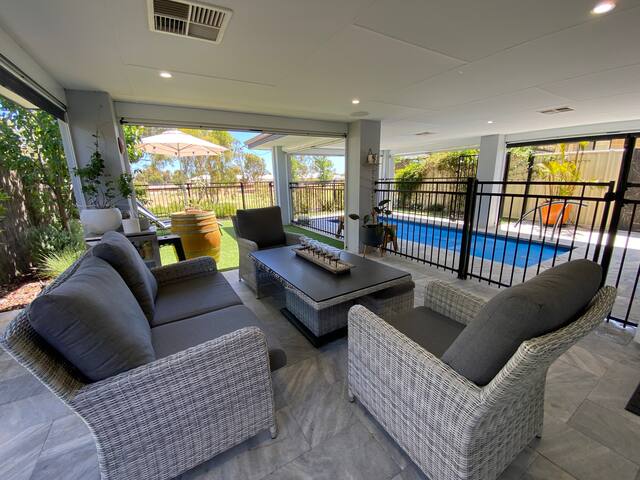 Somerset Retreat – Fairway views poolside! gallery image 5